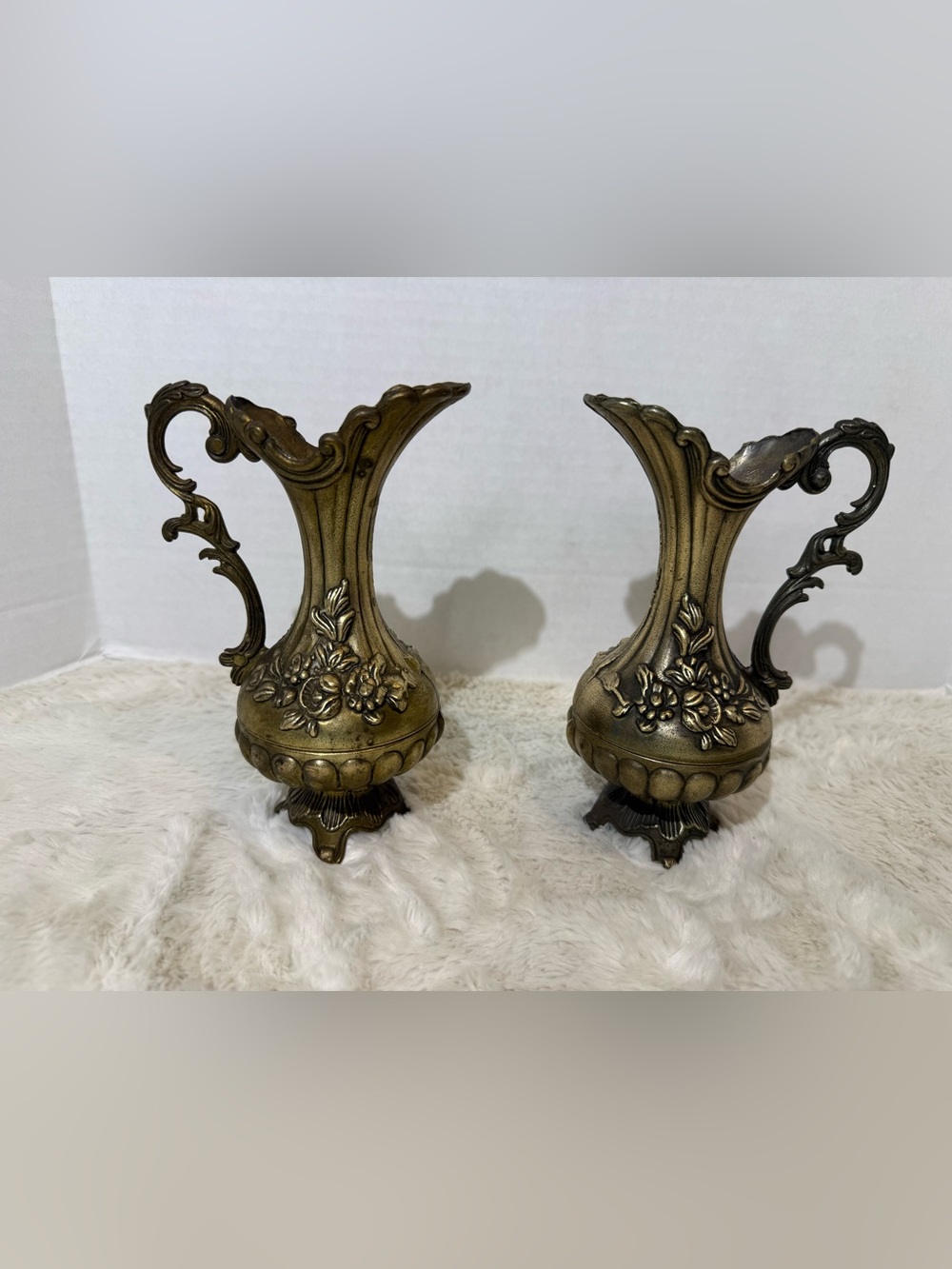 2~Vintage ornate footed brass pitchers/vases - Picture 2 of 7